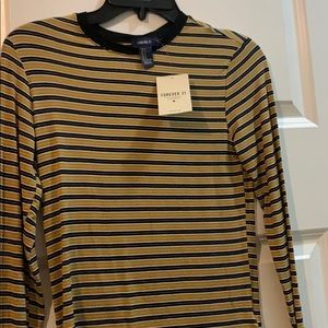 Great quality, yellow and black striped tee